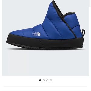The North Face Blue thermoball traction bootie slippers big kids 6 NIB Sold out